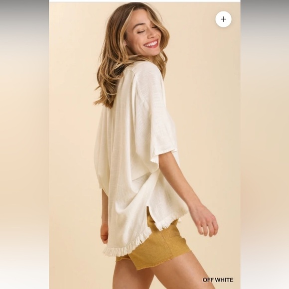 Umgee Tops - UMGEE Off White Linen Fringe Short Sleeve Linen Blend Top sz S